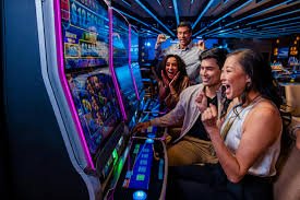 Antarmuka permainan Hood vs Wolf di aplikasi mobile dunia slot77
